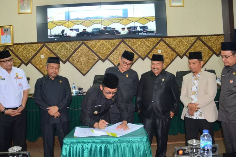 DPRD Padang sepakati APBD-P 2022. (Dv/Prokopim Pdg)