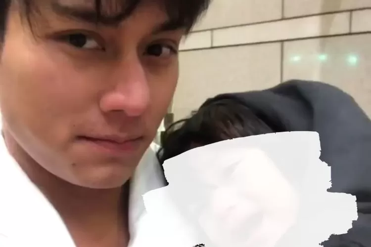 Rizky Billar dengan anak perempuan yang memanggilnya 'Papa" (Instagram @rizkybillar)