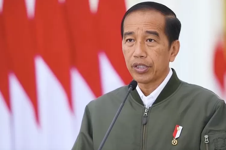 Presiden Jokowi sangat menyesalkan terjadinya insiden stadion Kanjuruhan Malang yang menewaskan 129 orang lebih. Presiden minta dilakukan evaluasi menyeluruh.  (setkab.go.id)