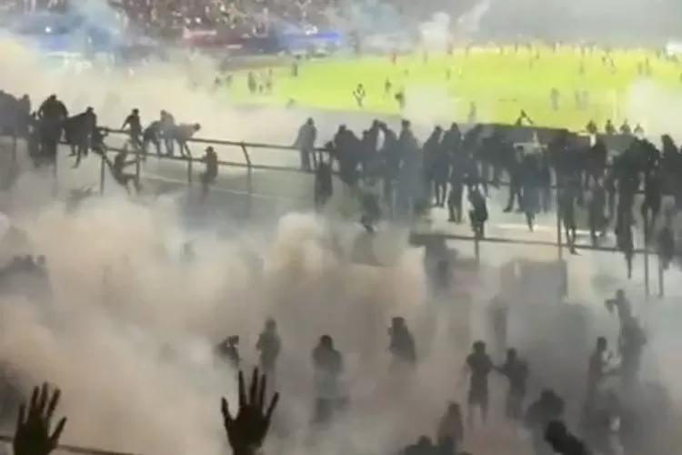 Mahfud MD tanggapi kericuhan penonton Arema (Twitter @agungdodo44)