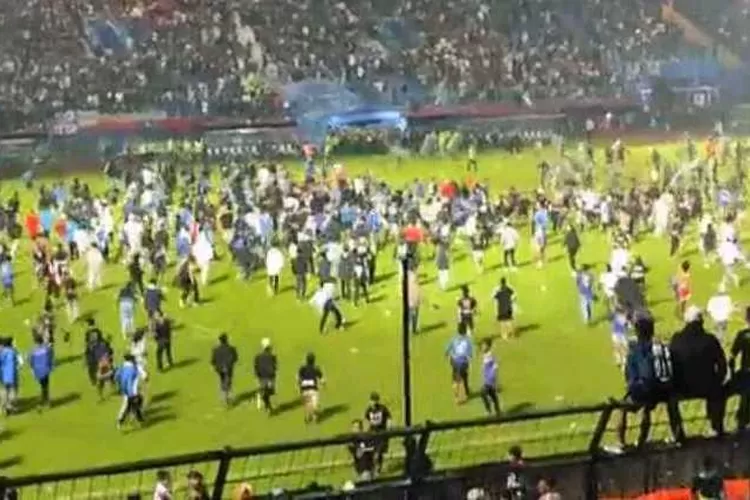 Kerusuhan suporter usai pertandingan Arema FC Vs Persebaya Surabaya (Istimewa)