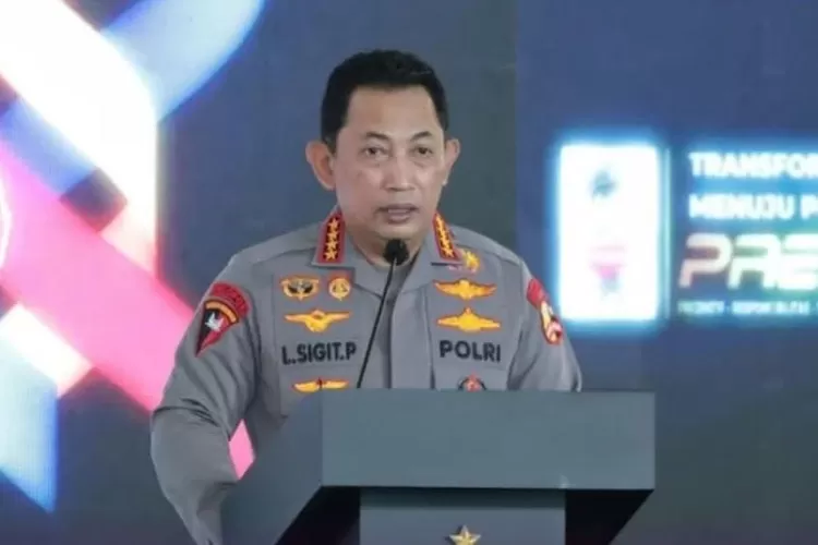 Kapolri Jenderal Listyo Sigit Prabowo sigap lakukan upaya tindak lanjut dalam tragedi yang menewaskan 182 supporter bola. (Instagram/@genpi.co)