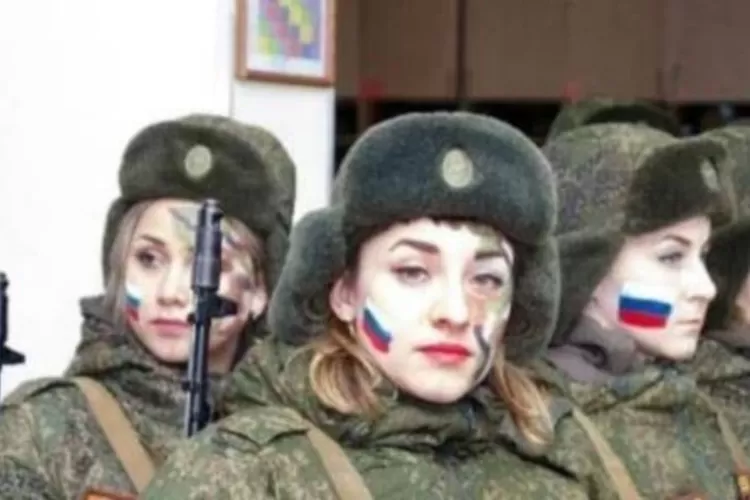 Para tentara wanita Rusia  (Pinterest )