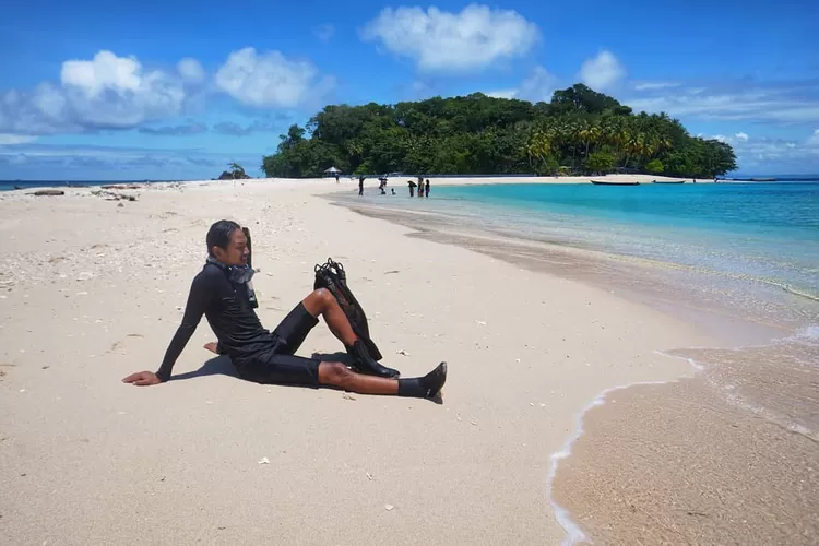 Pulau Matan yang berlokasi di Sorong Papua Barat, destinasi wisata alam pilihan untuk kamu dan keluarga. (Instagram @enal_18)