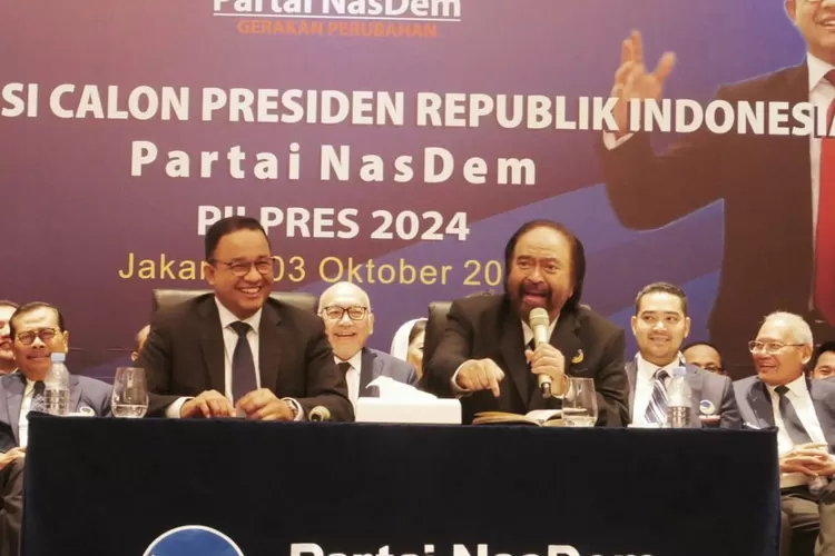 DEKLARASI - Ketua Umum Partai NasDem Surya Paloh didampingi Anies Baswedan saat konferensi pers di Ballroom NasDem Tower, Jakarta Pusat, Senin (3/10/2022). (HO/Kliktimes .com Jakarta )