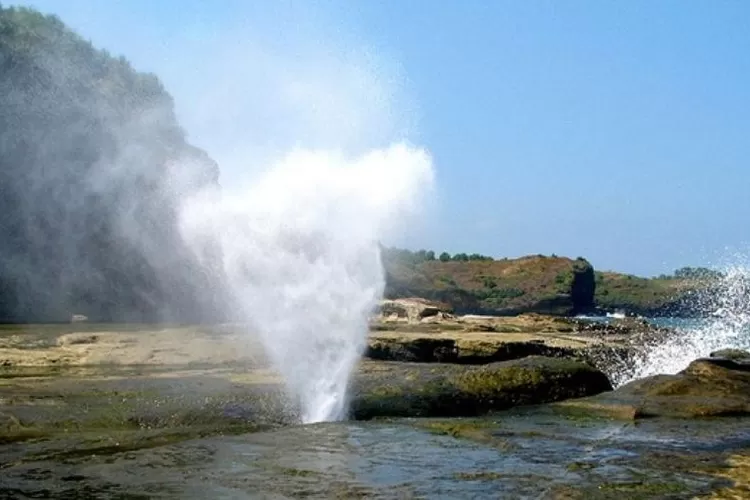 Seruling laut di Pantai Klayar