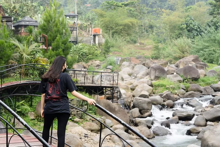 Destinasi wisata alam dan penginapan Pendopo Ciherang Sentul Bogor. (Instagram @pendopociherang)