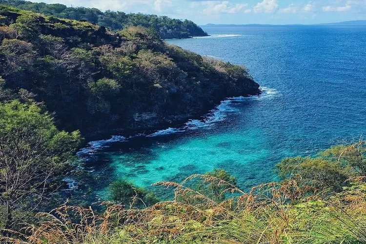 Destinasi Wisata Alam Pantai Pulisan, Wisata Bahari yang Wajib Dikunjungi (Akun Twitter @LingkarID)