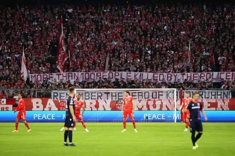 Aksi Solidaritas Fans Bayern Muenchen
