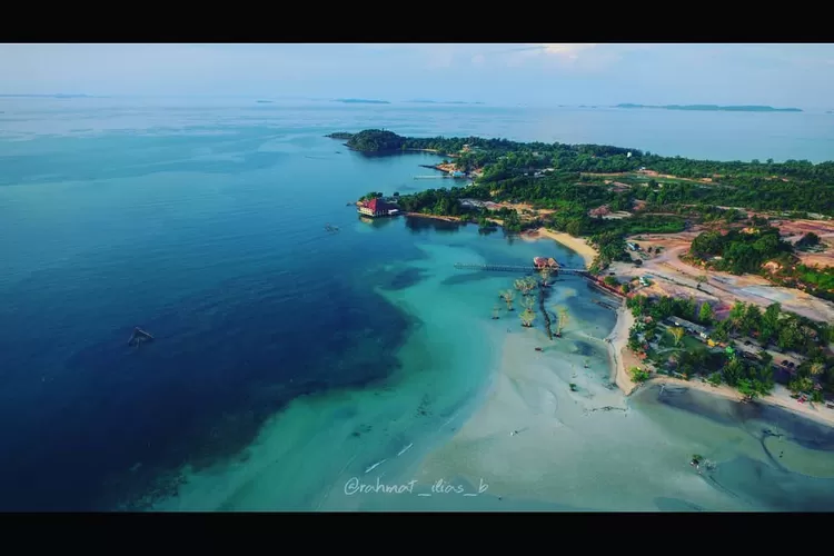 Pantai Elyora, salah satu destinasi wisata alam pilihan di Batam. (Instagram @rahmat_ilias_b)