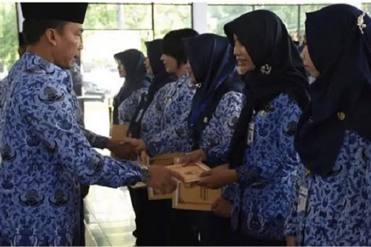 127 Ribu Guru Honorer Pastikan Diangkat Jadi PPPK 2022, Segini Gaji Per ...