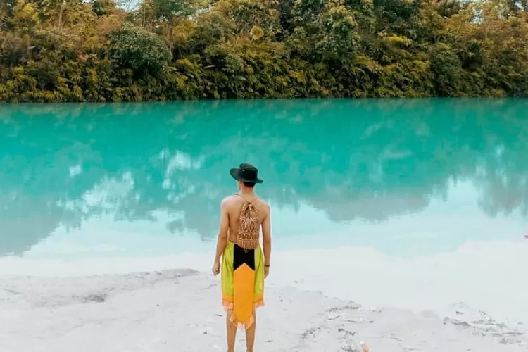 Danau Biru Tewang Pajangan Destinasi Wisata Alam Terpopuler di Katingan Kalimantan Tengah (Instagram/ @amazingborneo.id)