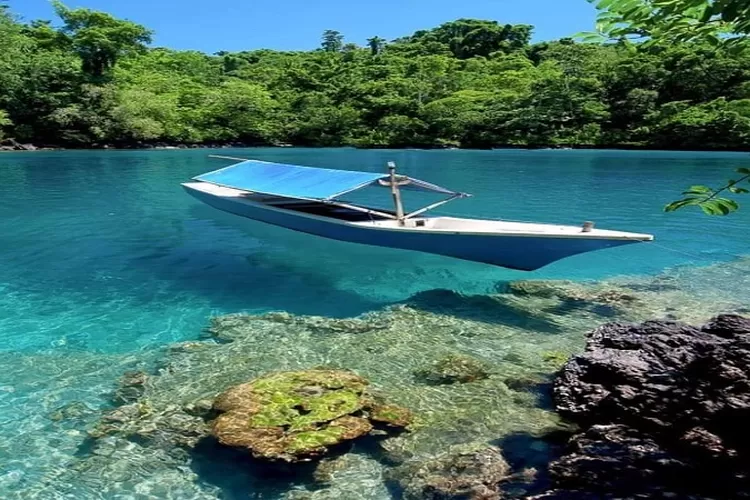 Destinasi Wisata Alam di Kota Ternate Maluku Utara, Pantai Sulamadaha. (Akun Twitter @Indahnesiamu)
