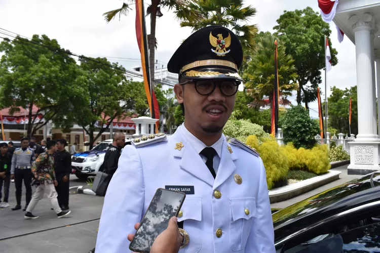 Wali Kota Bukittinggi, Erman Safar dilaporkan ke polisi dengan tuduhan menyebarkan hoaks kasus inses ibu-anak di wilayahnya. (Foto/Vesco)