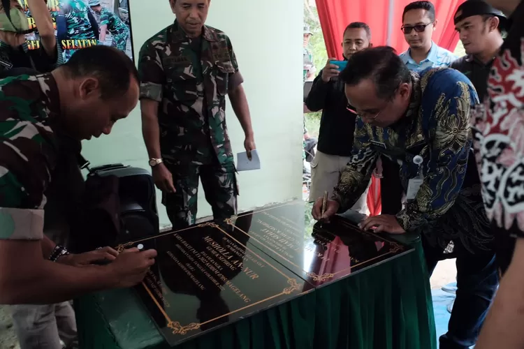 Kolaborasi TNI dan Bank Jateng renovasi 20 rumah tidak layak huni di Kota Magelang. (Dok. Pemkot Magelang)