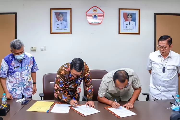 Penandatanganan kerja sama antara KONI DKI dan Disdukcapil di Gedung KONI DKI Jakarta, Kamis (6/10/2022).