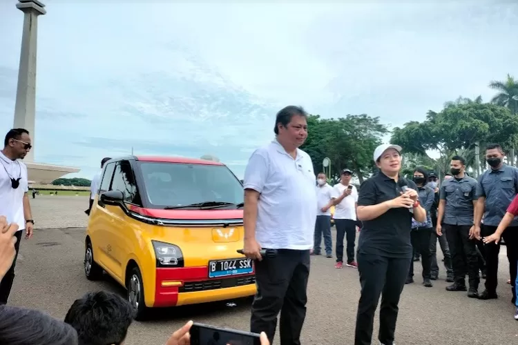 Mobil kecil kuning Airlangga bikin salfok (MNC Portal)