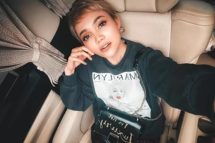 rina nose menirukan gaya bunda corla. Foto/Instagram (Foto/Instagram)