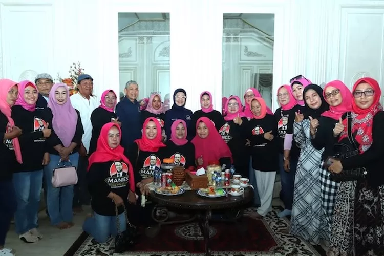 Nilam Sari Lawira Ketua DPW Partai Nasdem Sulteng menggelar pertemuan dengan jaringan relawan pendukung Anies Baswedan dalam Pilpres 2024. (nasdem.id)