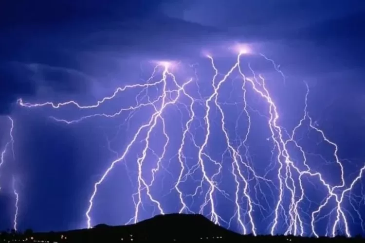 Ilustrasi. petir yang terjadi Depok, Jawa Barat, memiliki arus listrik terbesar di dunia