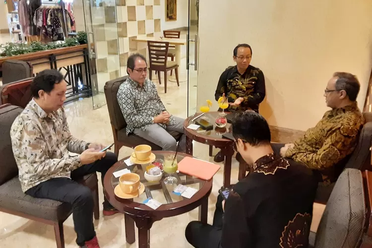 Direktur Jenderal Informasi dan Diplomasi Publik Kementrian Luar Negeri Teuku Faizasyah saat menerima Ketua Panitia Pelaksana CAJ, Ahmed Kurnia Soeriawidjaja berserta tim di Jakarta, Jumat (Humas PWI)