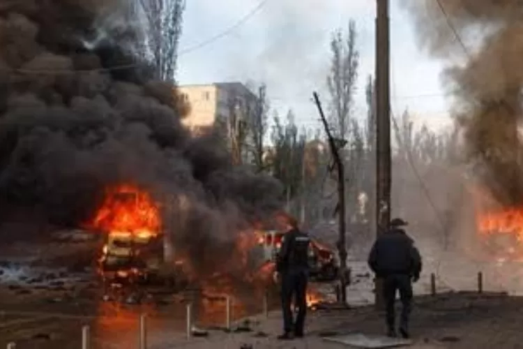 Ledakan yang terjadi di ibukota Ukraina Kyiv Senin 10/10/2022 (Reuters )