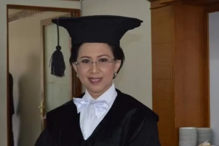 Rektor UGM Prof Ova Emelia - Ijazah Sarjana Joko Widodo Asli (Istimewa)