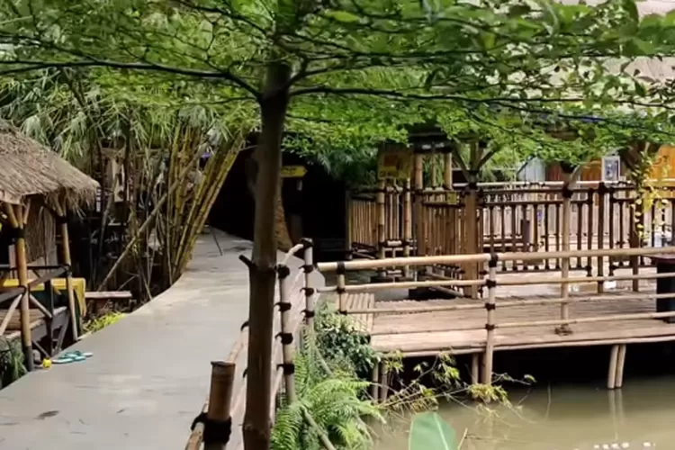 Destnasi wisata Hutan Bambu Bekasi. (YouTube Exis Media)