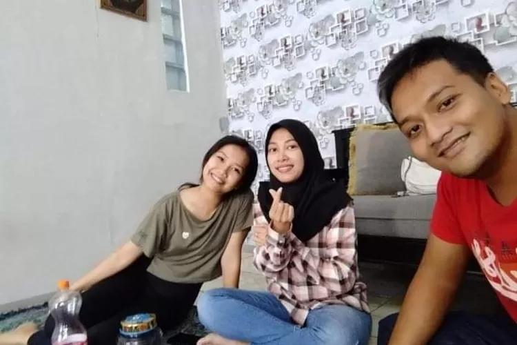 Teman Novita Kurnia Putri, Wulan Puspitasari (berkerudung) saat kali terakhir bertemu pada Juli 2021 di Semarang. (Facebook Wulan Puspitasari)