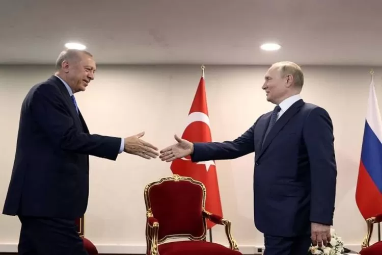 Potret kebersamaan Presiden Turki Recep Tayyip Erdogan bersama dengan Presiden Rusia Vladimir Putin dalam sebuah momen  (Reuters )