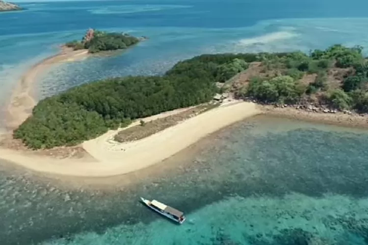 Panorama Taman Wisata Alam Laut 17 Pulau Riung di Ngada NTT. Ternyata ada hewan langka di tiga kabupaten wilayah NTT. (Foto: tangkapan layar YouTube BBKSDA NTT)