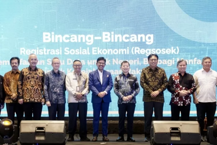 Menteri PPN/Kepala Bappenas Suharso Monoarfa menegaskan Registasi Sosial (Regsosek) adalah sebagai upaya dalam membangun data sosial ekonomi kependudukan menjadi bagian Satu Data Indonesia (SDI) di acara bincang-bincang dengan Kementerian dan Lembaga lainnya  (AG Sofyan )