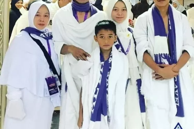 Lesti Kejora dan ayah saat menunaikan ibadah umroh
