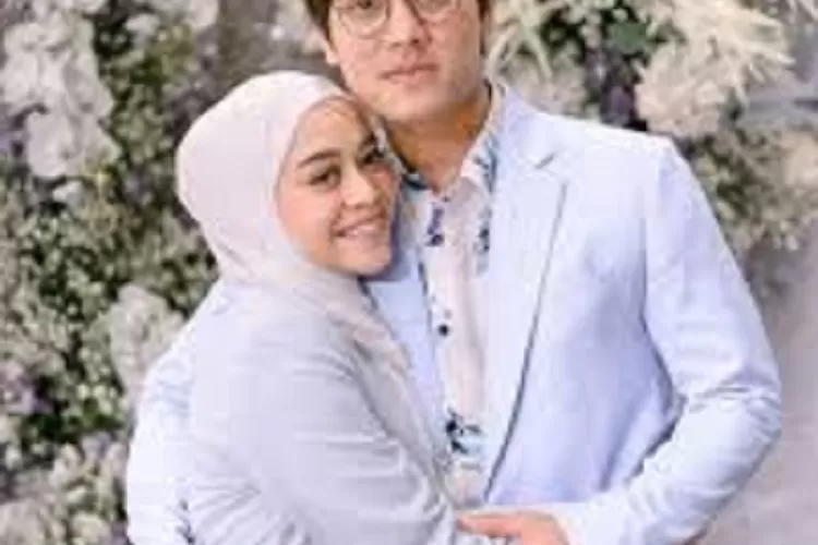 Lesti Kejora Peluk Rizky Billar di Kantor Polisi. (Gorajuara/ dok: Instagram/  @askar_photography)