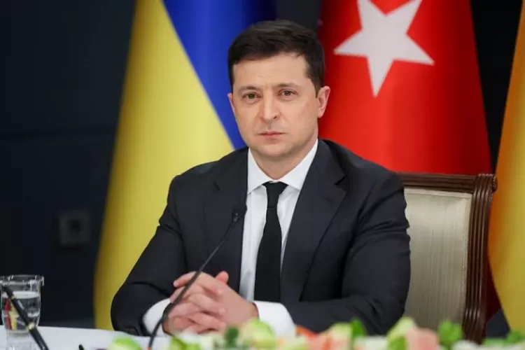 Presiden Ukraina Volodymyr Zelenskyy rombak pemerintahan akibat korupsi ditengah perang dengan Rusia  (Politico)