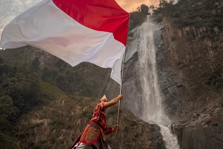 Air Terjun Sigura Gura, salah satu destinasi wisata di Sumatera Utara yang menawarkan pemandangan yang luar biasa cantiknya (Instagram @pesonaairterjunindonesia)