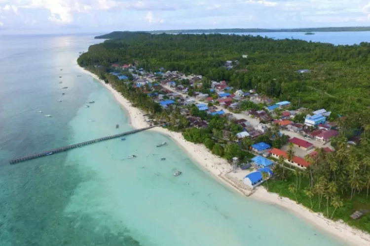 Pesona wisata Maratua (Kaltimprov.go.id)