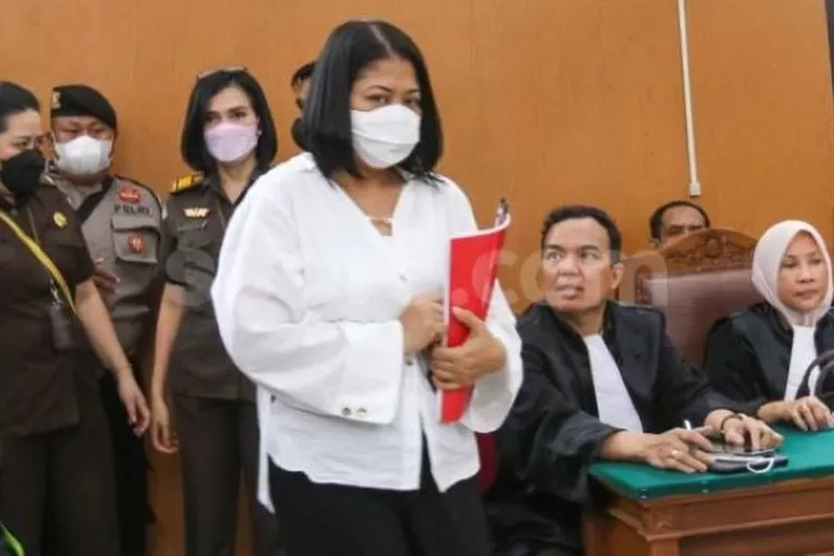 Eksepsi Putri Candrawathi sempat meminta Brigadir J mundur (resign) sebagai asisten Ferdy Sambo usai ternyadinya dugaan pelecehan. (Suara.com/Alfian Winanto)