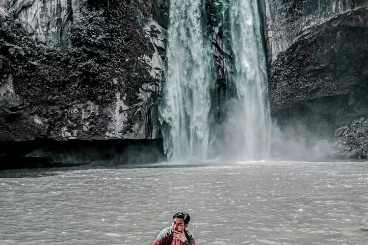 Air Terjun Tonduhan, destinasi wisata alam air terjun menyejukan tubuh, mata, dan pikiran ketika berkunjung ke Sumatera Utara (Instagram @fikharhasibuan)
