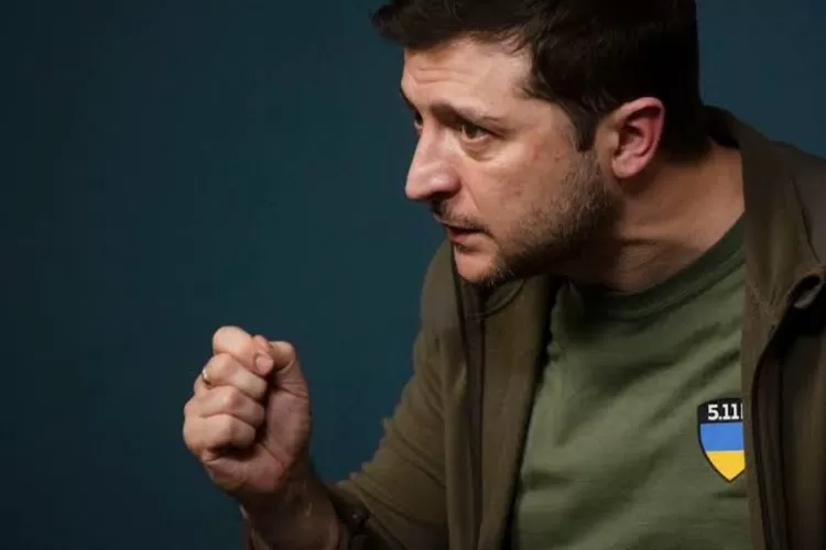 Presiden Ukraina Volodymyr Zelensky yang tantang Rusia dan tidak merasa ketakutan dengan ancaman nuklir atau drone Iran yang digunakan Rusia hantam ibukota Kyiv Senin lalu (Tactical life)