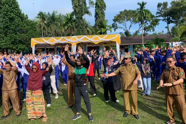 Wakil Gubernur Sumbar Audy Joinaldy melakukan sosialisasi Gerakan Masyarakat Hidup Sehat (Germas) pada siswa-siswi SMAN 1 Bonjol, Kabupaten Pasaman, Senin, 17 Oktober 2022.