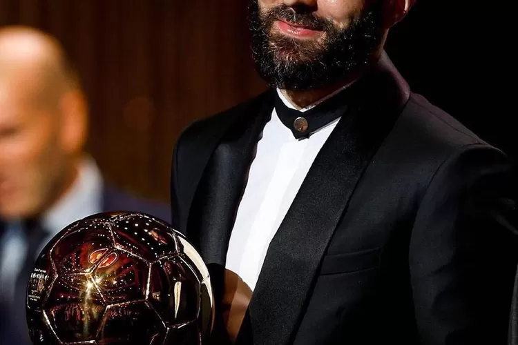 Karim Benzema Raih Ballon D'Or 2022 - Ketik News