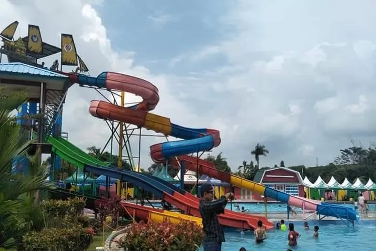 Lubuk Pakam Swimming Pool Deli Serdang, sensasi wahana wisata kolam renang yang  berbeda begitu menakjubkan (Instagram @keristinoktalia)