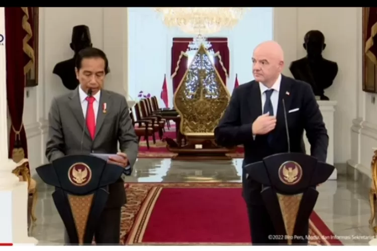 Pertemuan Presiden Joko Widodo dan Presiden FIFA (Gorajuara/dok: Akun Resmi/PMJNews.com)