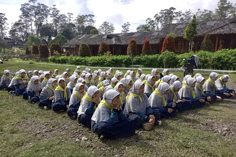Santri Pesantren Mts 110 Persatuan Islam Manbaul Huda Bandung 