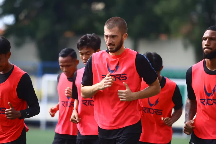 Duje Javorcic saat berlatih bersama PSIS Semarang. Bagaimana nasib Duje di PSIS? (Ayosemarang.com/ Audrian Firhannusa)