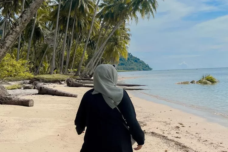 Pantai Nirwana, salah satu destinasi wisata ini cocok untuk healing di Sumatera Barat (Instagram @meintan23)