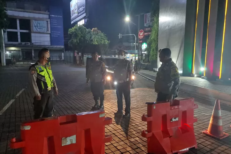 Aksi terjadi sekitar pukul 01.00 WIB tersebut pun di ketahui oleh pihak kepolisian dari Polsek Cileungsi yang sedang melakukan patroli.  (Sumber foto Azis/istimewa)
