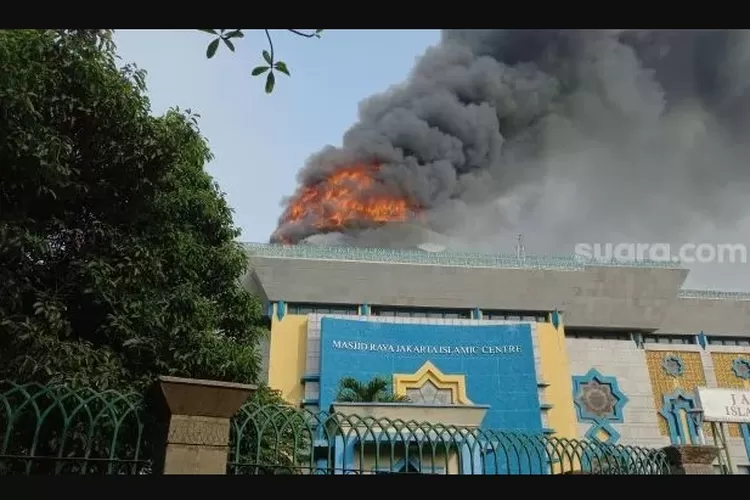 Kebakaran Kubah Masjid Raya Jakarta Islamic Center/ suara