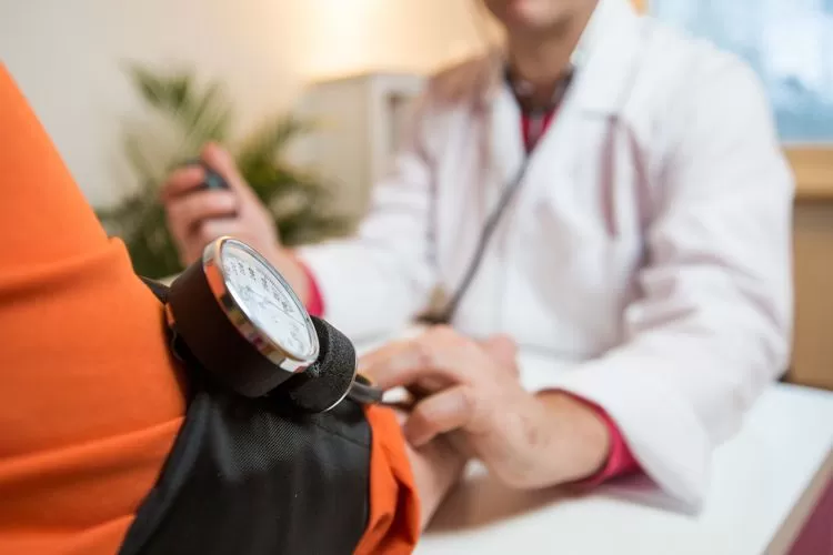 Jangan Sepelehkan, Inilah 8 Gejala Tekanan Darah Tinggi (PNJHK-ObatNews)